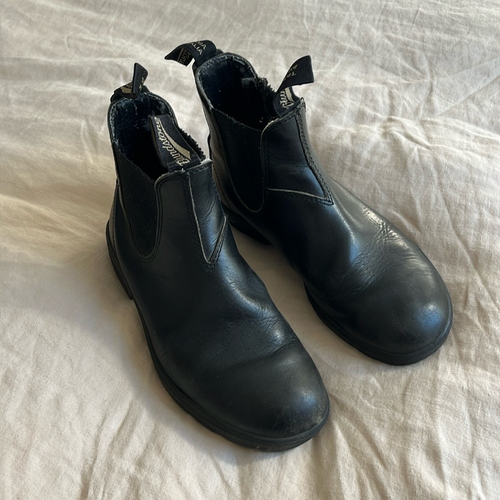 Blundstone Classic Chelsea Boot - size 8 (US) 5 (AUS)